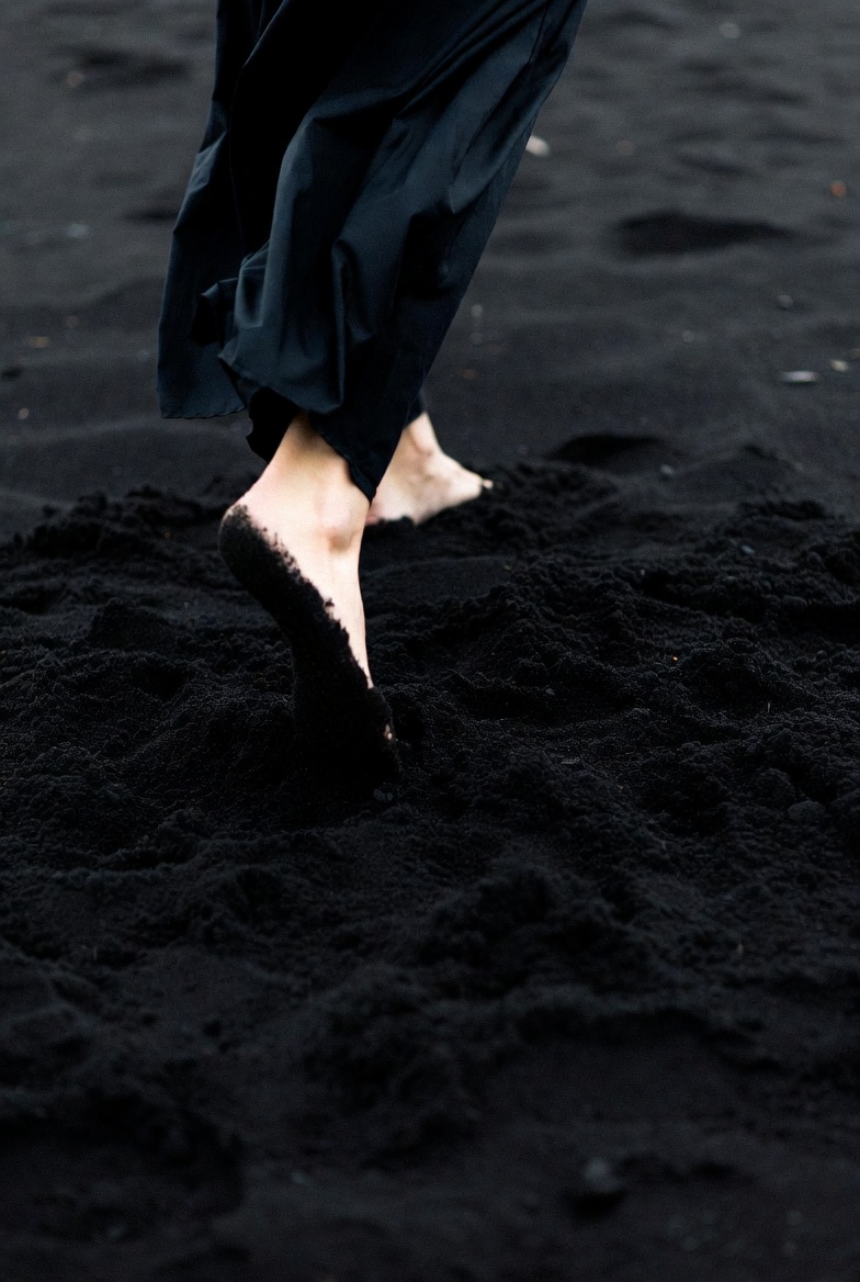 Grounding: No es Mística, es Electricidad. Resetea tu Sistema Nervioso